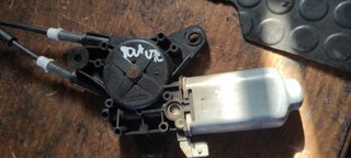 Motor elevalunas delantero izquierdo 400393a Peug