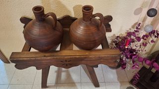 Mueble cantarera de madera y terracota
