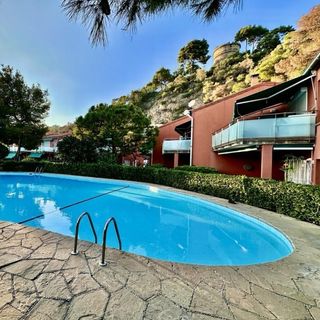 Habitación con piscina, barbacoa, parking, 