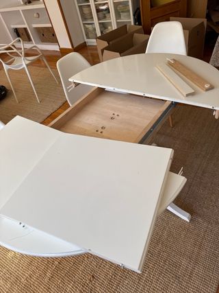 Mesa comedor extensible Ikea y 4 sillas