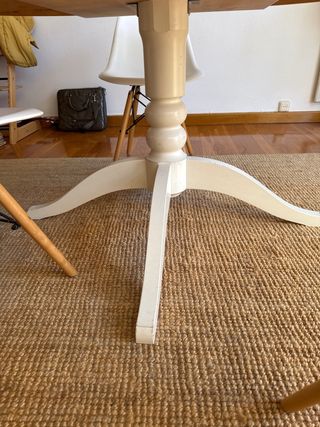 Mesa comedor extensible Ikea y 4 sillas