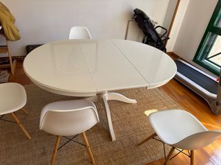 Mesa comedor extensible Ikea y 4 sillas