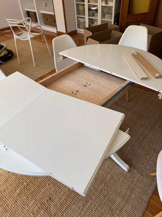 Mesa comedor extensible Ikea y 4 sillas