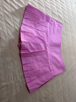 Falda corta plisada rosa