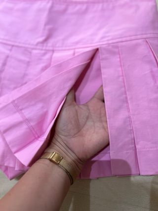 Falda corta plisada rosa