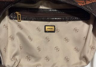 Bolso Guess efecto serpiente patchwork