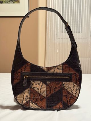 Bolso Guess efecto serpiente patchwork