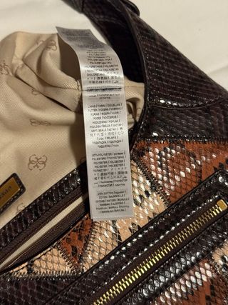 Bolso Guess efecto serpiente patchwork