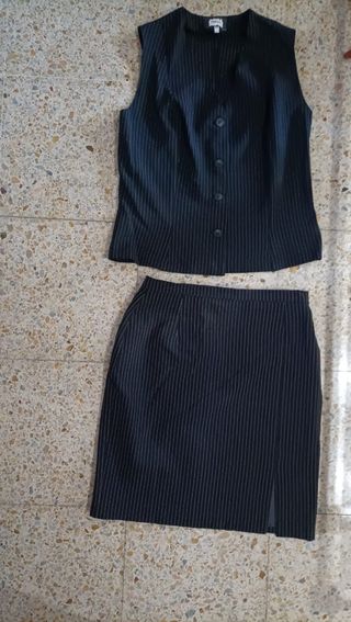 Conjunto PERFUM Chaleco y Falda Talla M