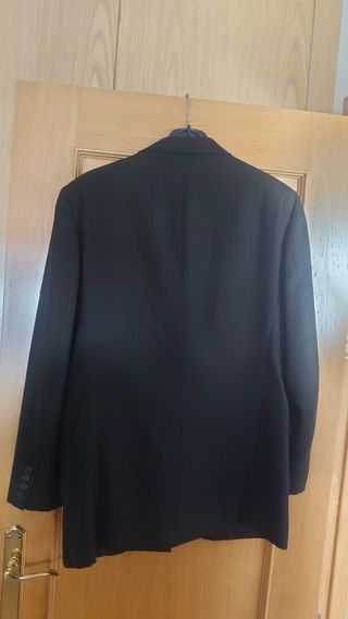 Traje de marca negro