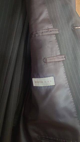 Traje de marca negro