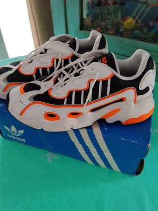 Zapatillas Adidas Deportivas Naranja y Blanco