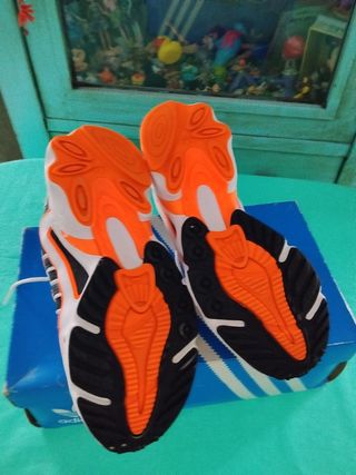 Zapatillas Adidas Deportivas Naranja y Blanco