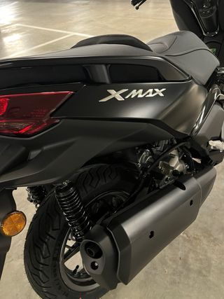 Yamaha XMax 300 Tech Max Black