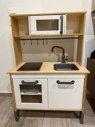 Cucina giocattolo in legno per bambini