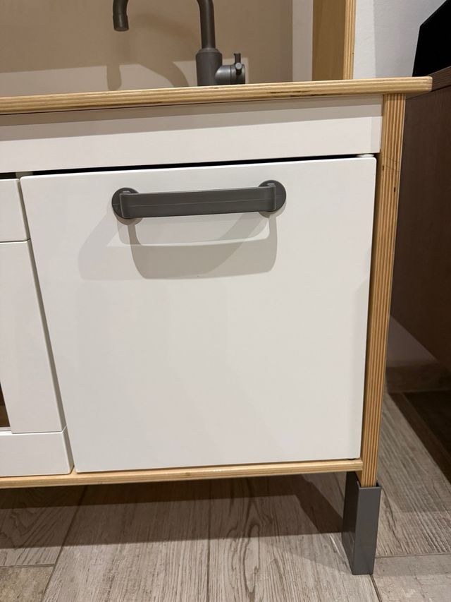 Cucina giocattolo in legno per bambini