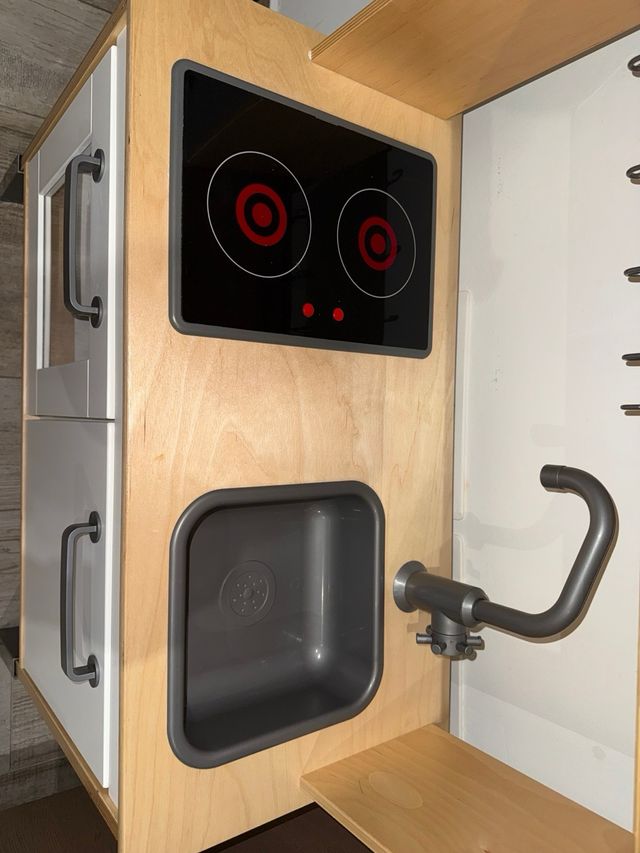 Cucina giocattolo in legno per bambini