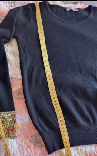 Jersey negro con bordado y plumas Talla L,nuevo 
