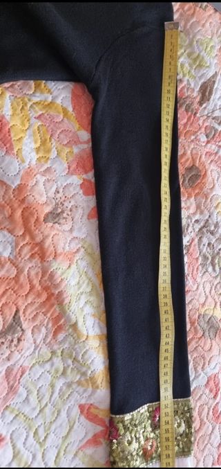 Jersey negro con bordado y plumas Talla L,nuevo 