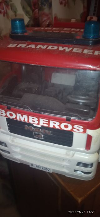 Camión de bomberos con escalera