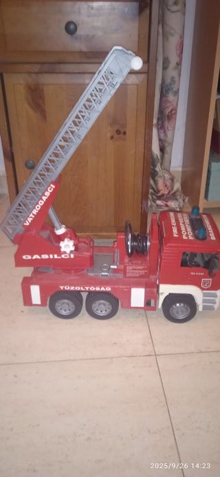 Camión de bomberos con escalera
