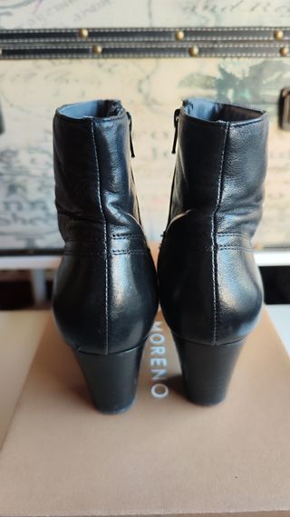 PIEL BOTINES NEGROS