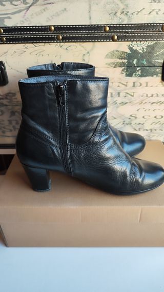 PIEL BOTINES NEGROS