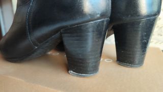 PIEL BOTINES NEGROS