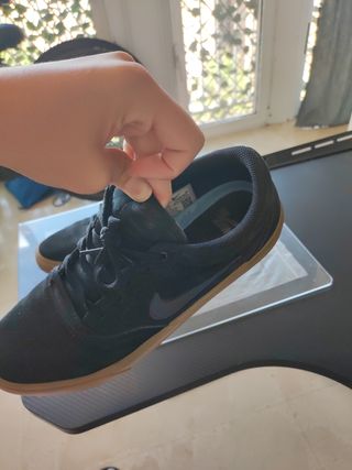 Zapatillas Nike SB Charge Suede Negras Marrones