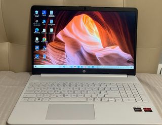 Portátil HP 15.6 Blanco y Negro