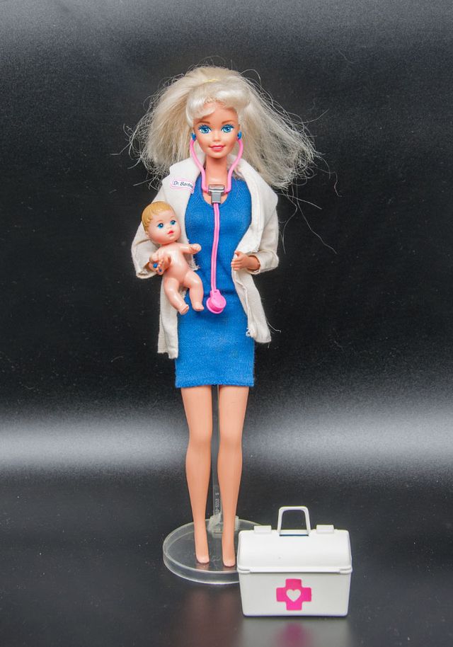 Barbie Dottoressa 1994 con neonato e valigetta