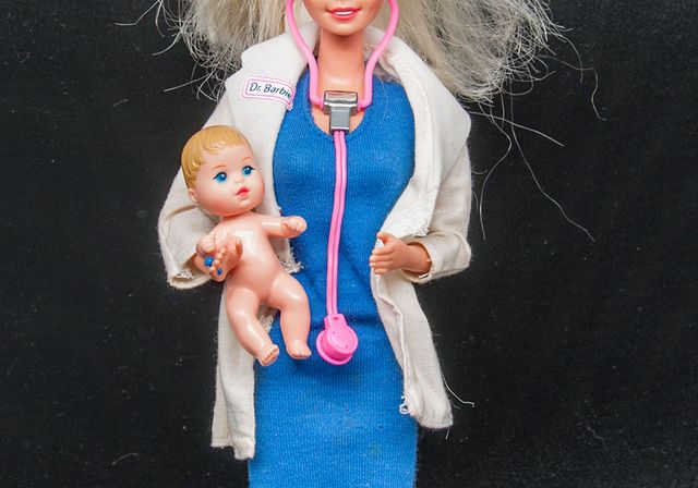 Barbie Dottoressa 1994 con neonato e valigetta