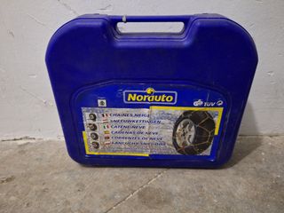 Cadenas coche.nuevas sin usar.
Metalicas