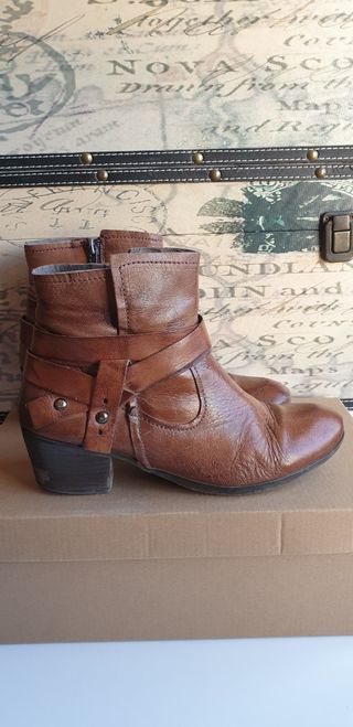 BOTINES PIEL MARRÓN