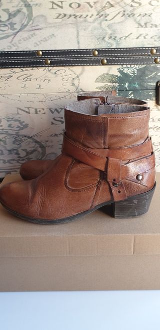 BOTINES PIEL MARRÓN