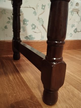 Banqueta o mesita auxiliar de madera