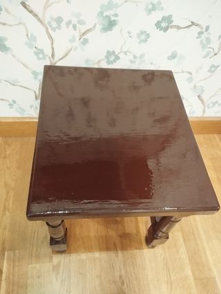 Banqueta o mesita auxiliar de madera