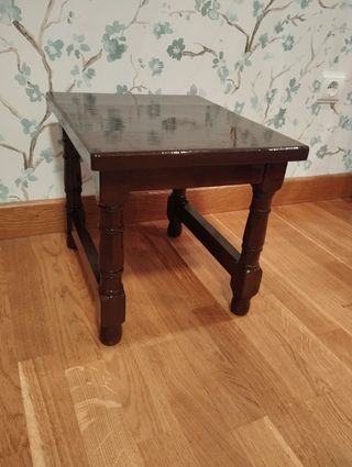 Banqueta o mesita auxiliar de madera