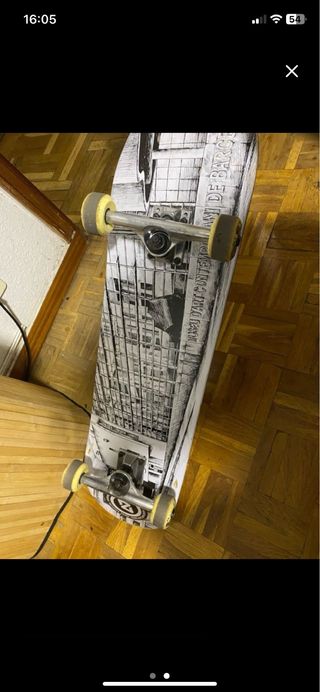 Skate con diseño de edificio