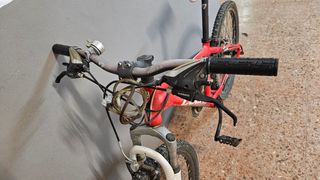 Bicicleta de montaña roja para niño Qüer