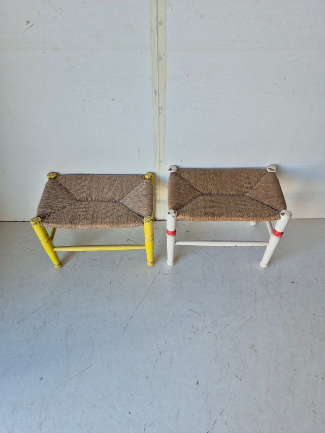 Pareja de banquetas reposapiés mimbre