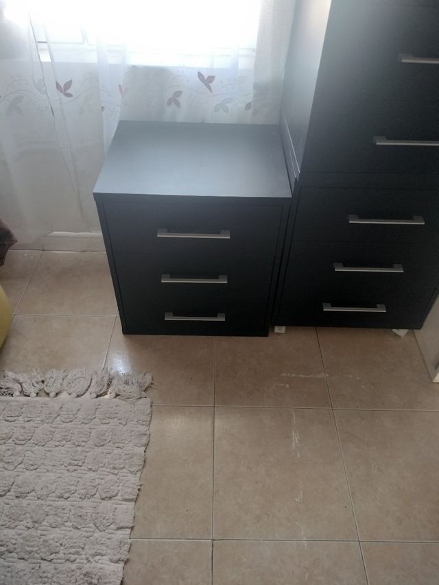 Vendo 1 cajoneras negra