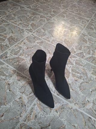 Botines negros de tacón