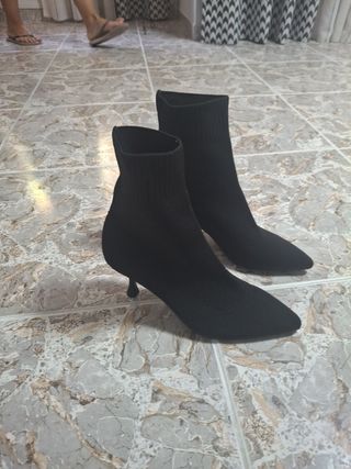 Botines negros de tacón
