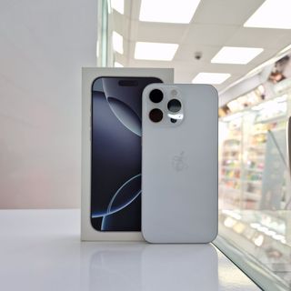 iPhone 16 Pro Max 256GB Blanco SEMI Nuevo 