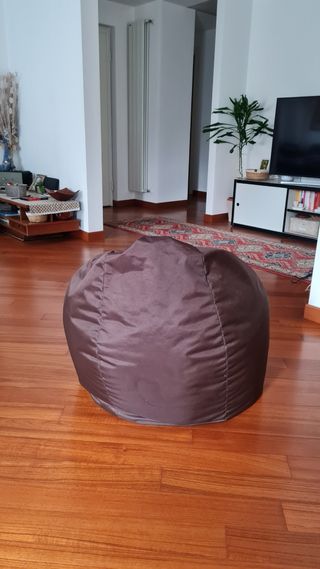 Pouf morbido marrone come nuovo, dagli tu la forma