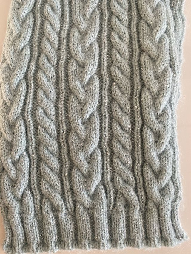 Bufanda Nanos trenzada color verde azulado.