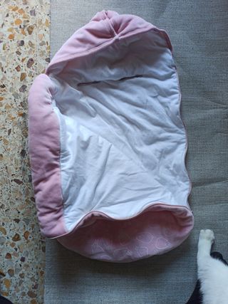 Saco de bebé rosa con conejitos