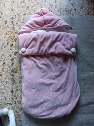 Saco de bebé rosa con conejitos