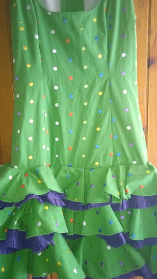 Vestido de flamenca, corto. con lunares